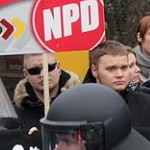 Anhänger/-innen der NPD aus Delitzsch in Leipzig bei einer Kundgebung